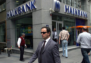 Halkbank’ın indirim kampanyası ile TOKİ’ye borcu olanlar %20 indirime ek olarak 120 aya kadar taksit imkanına kavuşuyor.